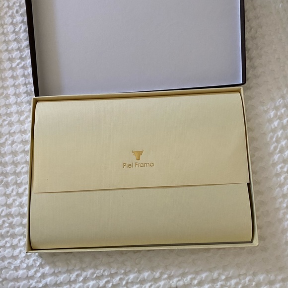 NEW with BOX iPad Pro 10 Covers QTY 4 - Picture 9 of 14